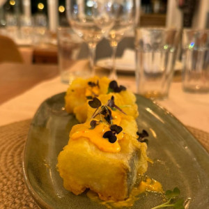 Kabeljau in Tempura mit Piquillo-Knoblauch-Mayonnaise